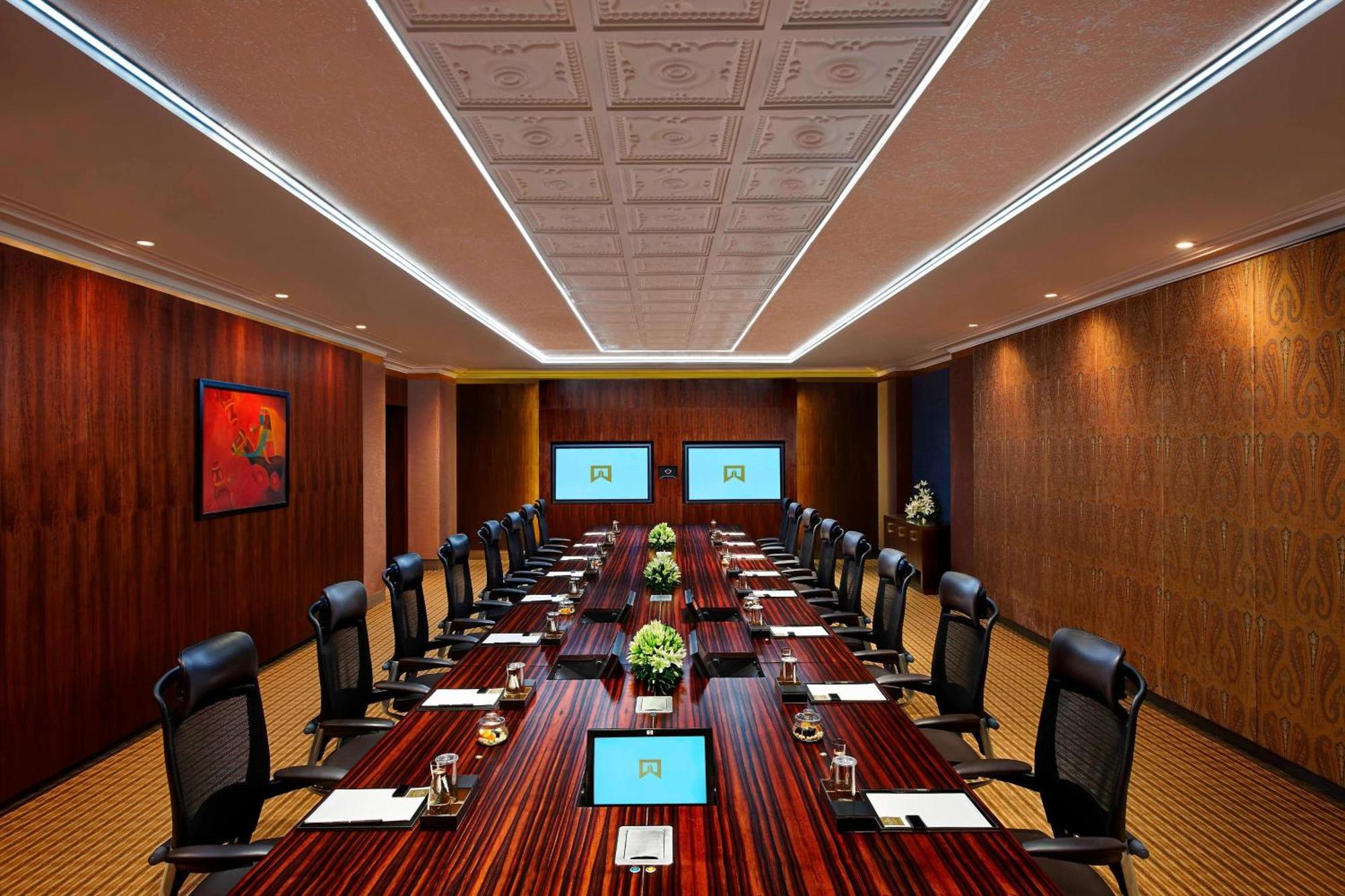 Itc Grand Chola, A Luxury Collection Hotel, Chennai Eksteriør billede A meeting room at the InterContinental Hotel, London, Park Lane