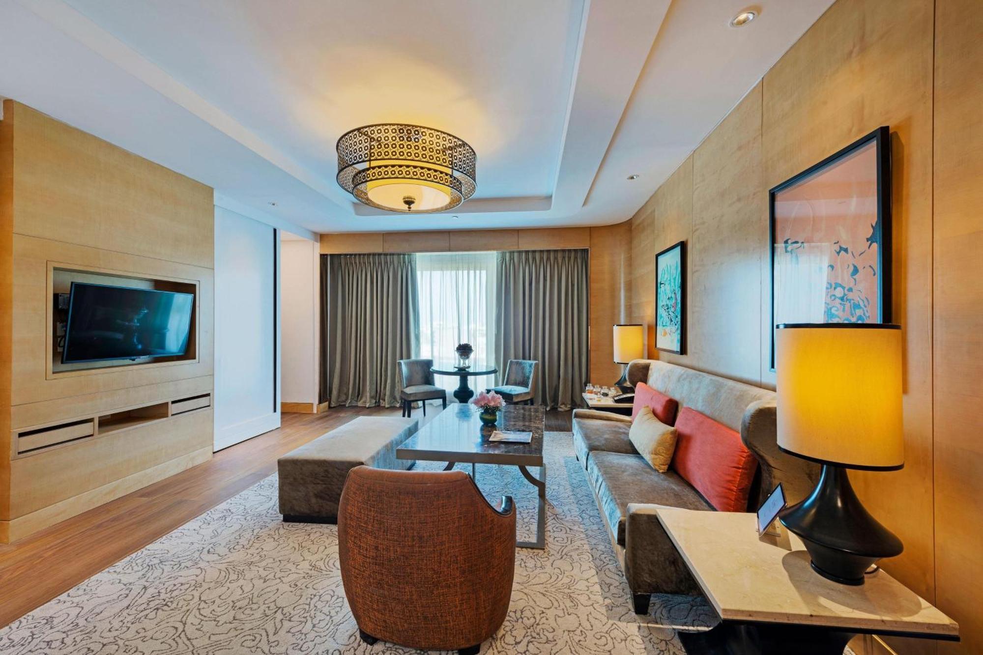 Itc Grand Chola, A Luxury Collection Hotel, Chennai Eksteriør billede A suite at the hotel