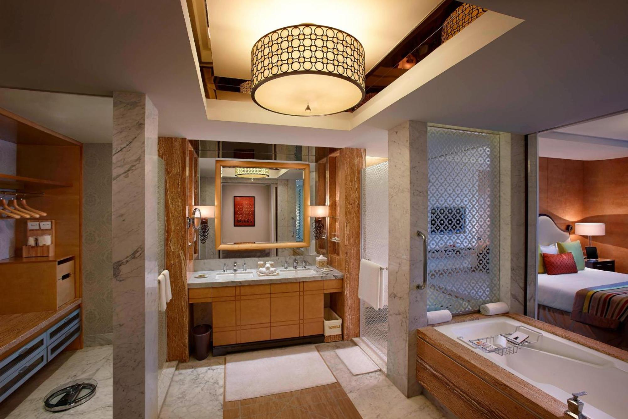Itc Grand Chola, A Luxury Collection Hotel, Chennai Eksteriør billede Bathroom